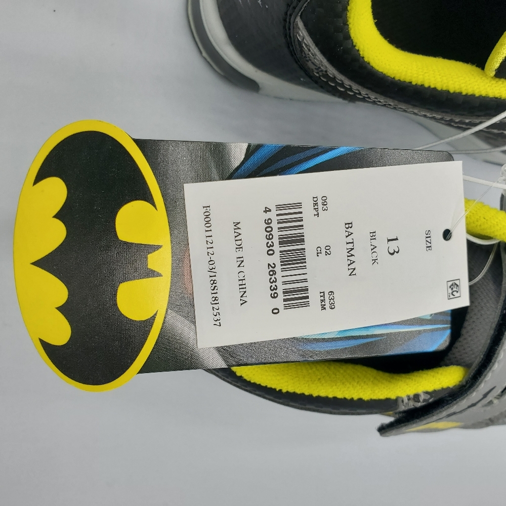 Batman Boys Black/Yellow/Silver Light Up Shoes 13 - Picture 7 of 9